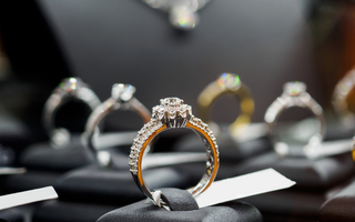 HOW TO CHOOSE A PERFECT WEDDING RING? (PRACTICAL TIPS TO FOLLOW)