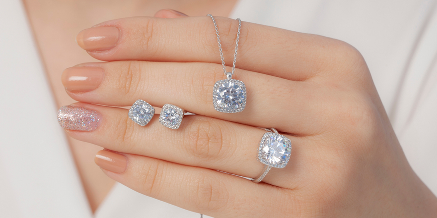 2024's Diamond Jewelry Trends to Watch Out