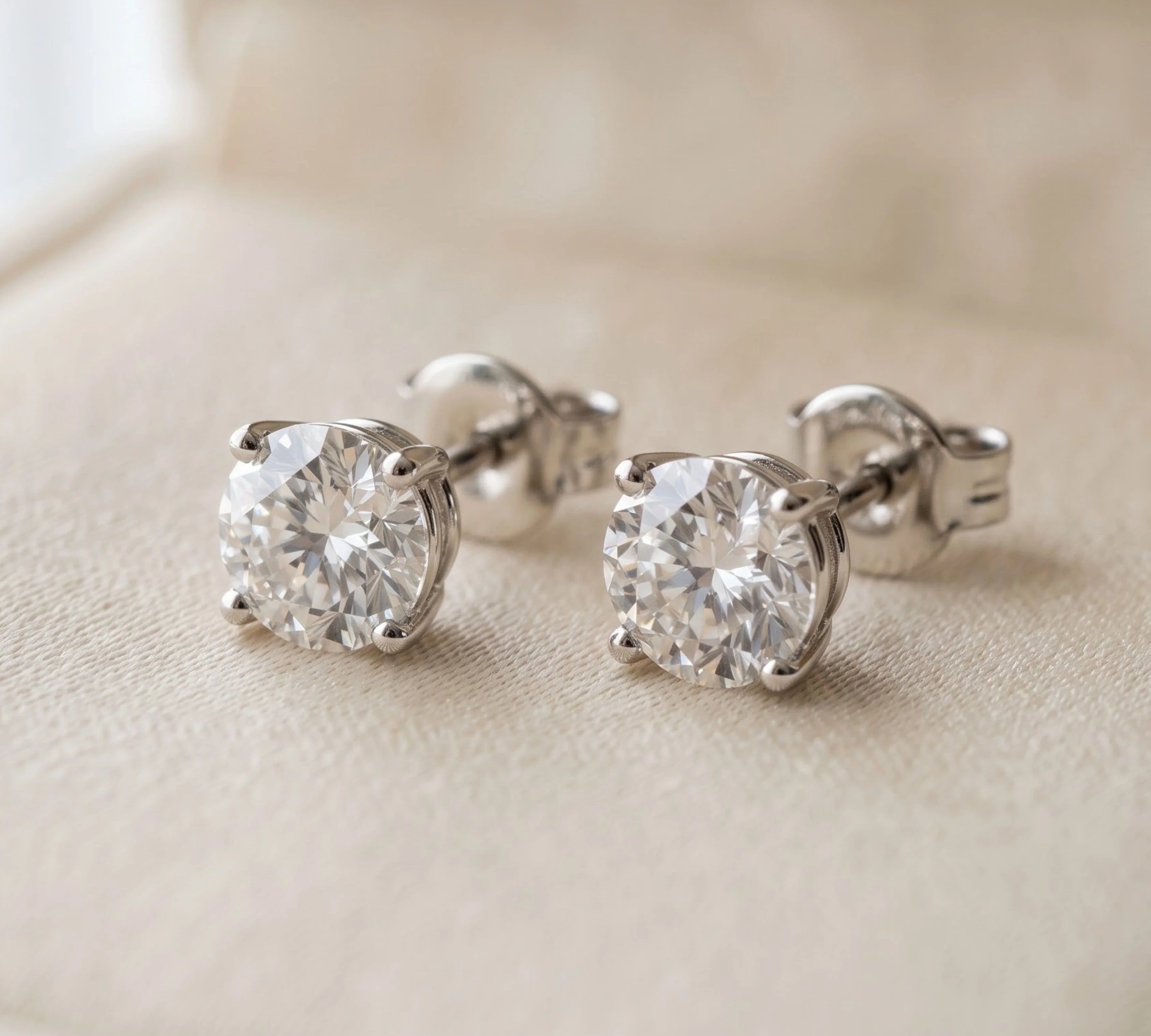 Diamond Stud Earrings Guide: Lab Grown Diamond Earring Options for Women