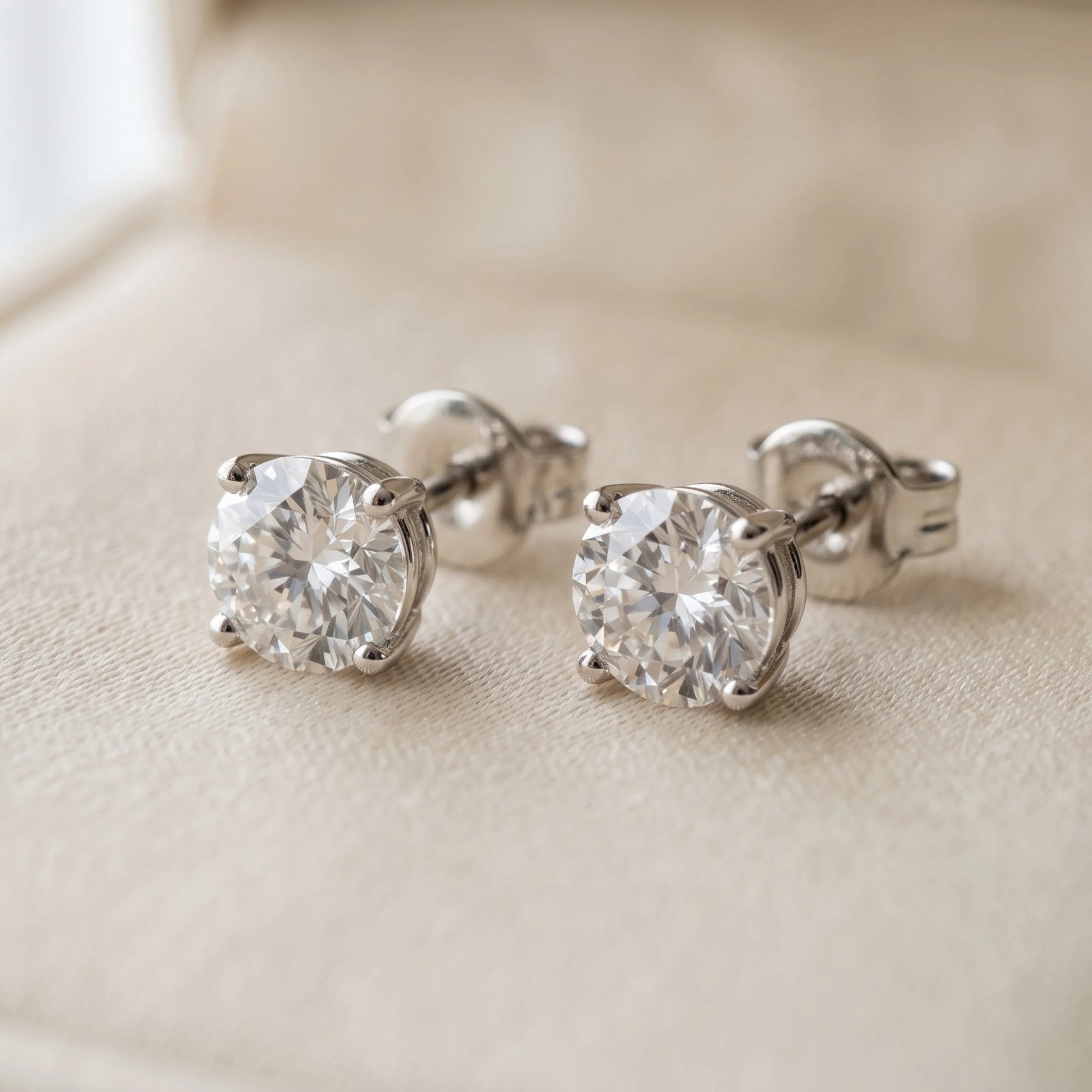 Diamond Stud Earrings Guide: Lab Grown Diamond Earring Options for Women
