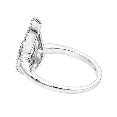 Anillo en forma de lágrima de diamantes blancos y negros con engaste de pavé de talla redonda de 0,60 quilates