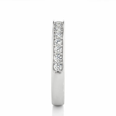 Bande demi-éternité avec diamants de laboratoire sertis de canaux de forme ronde de 0,40 ct en or blanc 