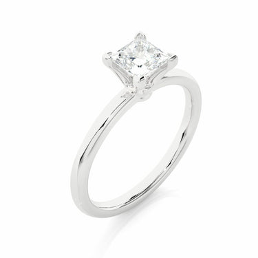 Bague solitaire diamant de laboratoire sertie de griffes taille princesse de 0,80 ct en or blanc 