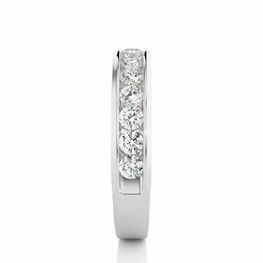 Bande demi-éternité avec diamants de laboratoire sertis de canaux ronds de 0,90 ct en or blanc 