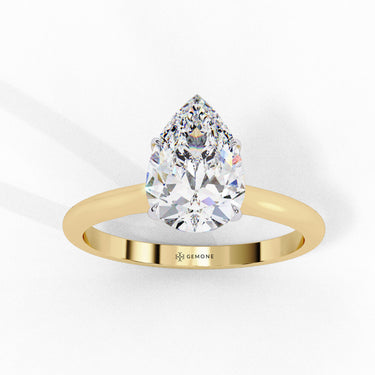 0.90 Carat Pear Shape Diamond Solitaire Engagement Ring In Yellow Gold