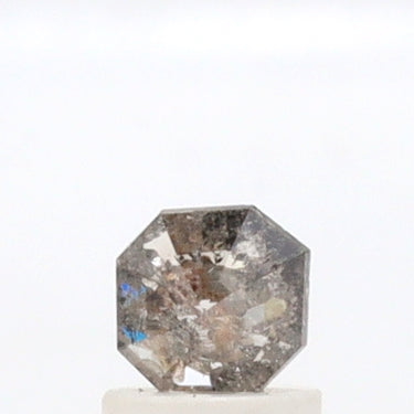 Diamante de sal y pimienta talla Asscher de 0,73 quilates