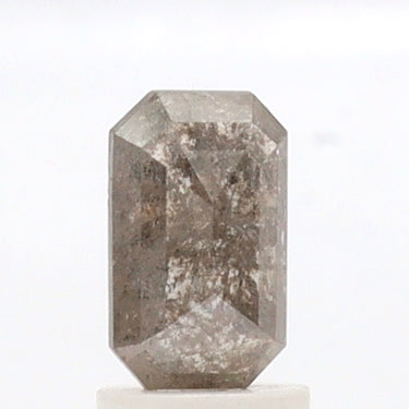 Diamante de sal y pimienta de talla radiante de 1,47 quilates