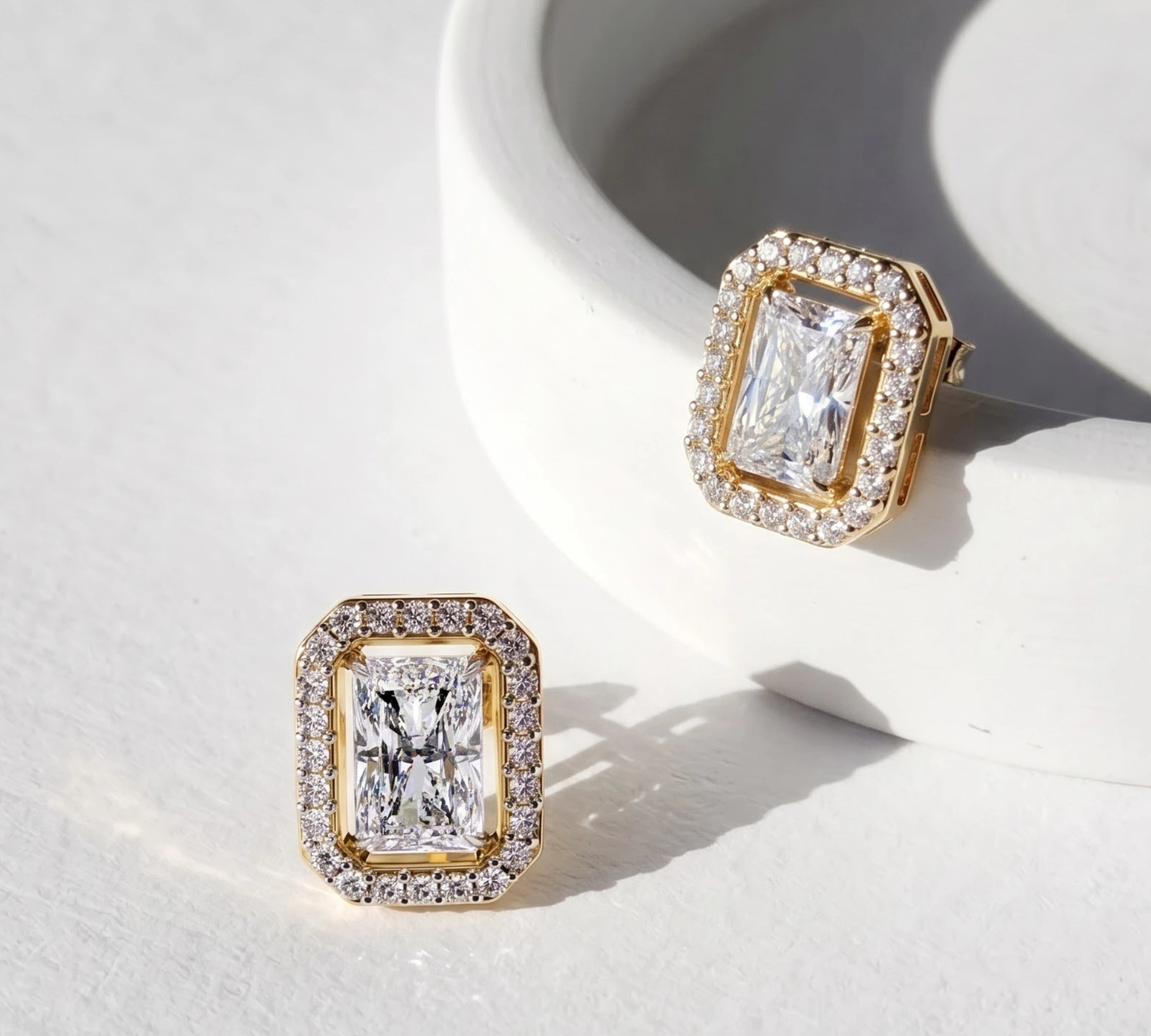 Diamond_Stud_Earrings_c4b35e71-fad5-4374-8a70-e9055a870335.webp