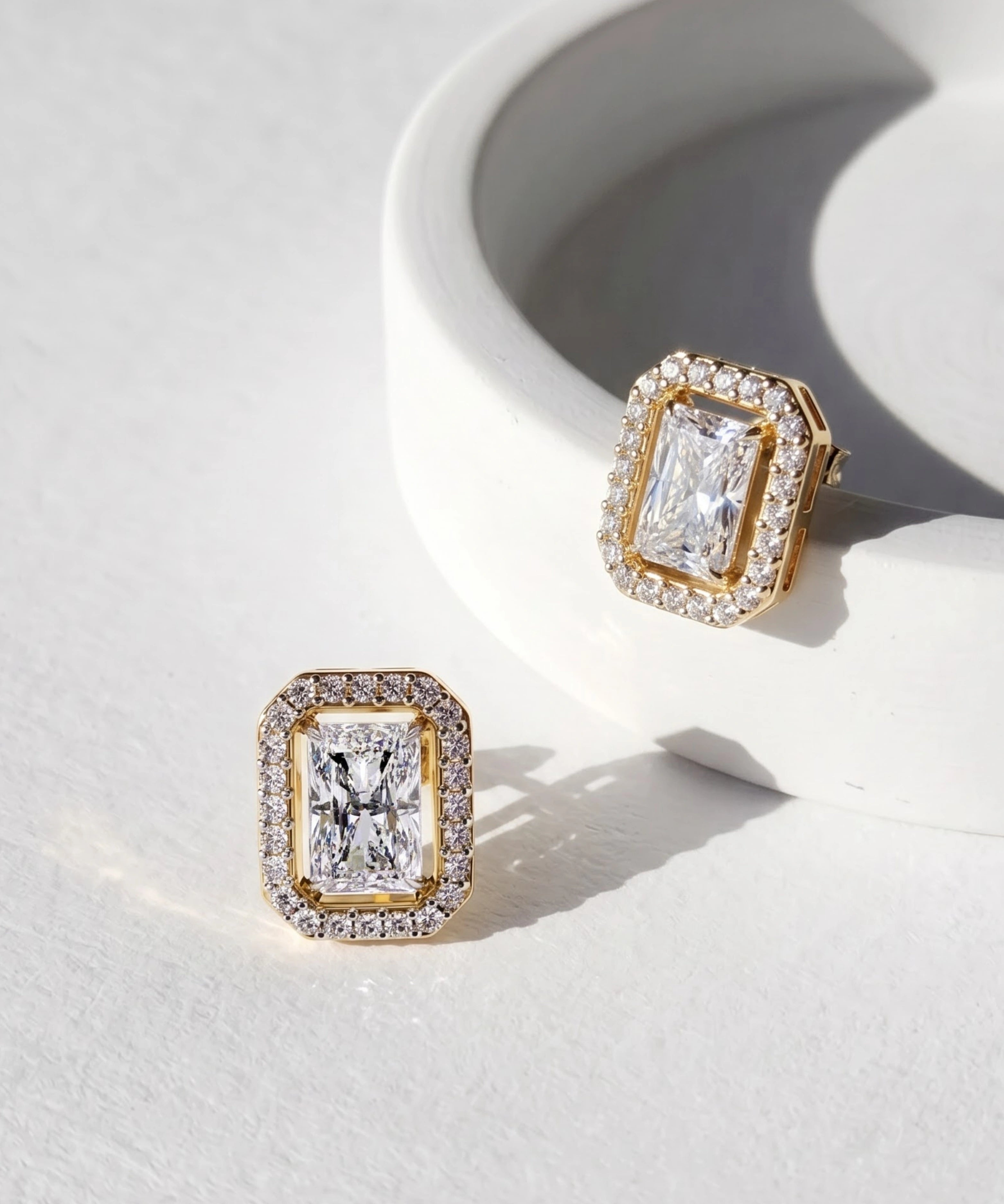 Diamond_Stud_Earrings_c4b35e71-fad5-4374-8a70-e9055a870335.webp