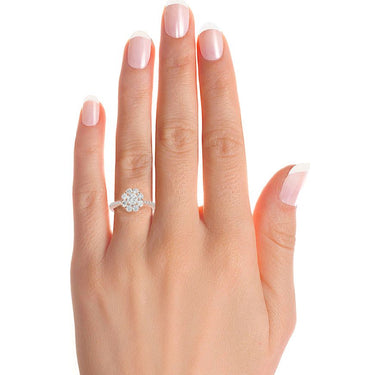 Anillo de compromiso de diamantes florales con halo y montura de 1,65 puntas en oro rosa 