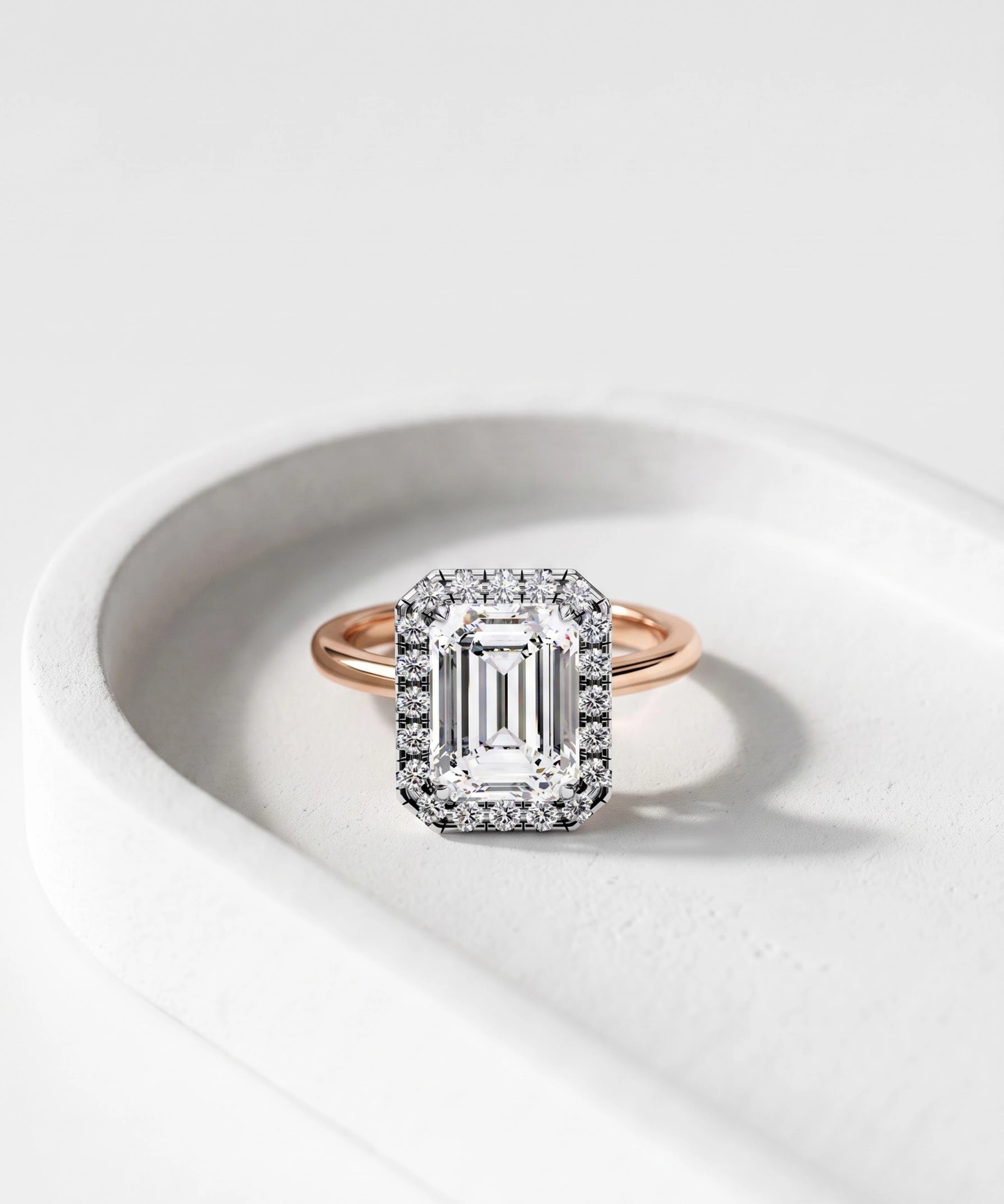 Halo_Engagement_Rings_630a102f-76da-42cf-96cf-e3dbb0a75f38.webp