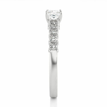 Bague de fiançailles diamant de laboratoire sertie de griffes taille princesse de 0,85 ct en or blanc 