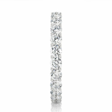 Bande d'éternité avec diamants sertis à griffes en filigrane de 2,30 carats en or blanc