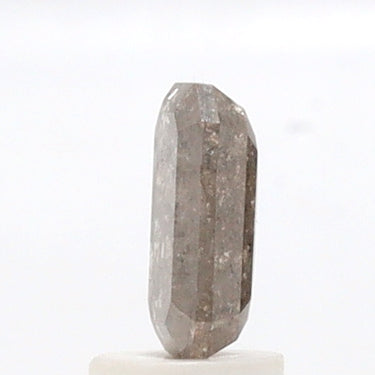 Diamante de sal y pimienta de talla radiante de 1,47 quilates