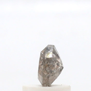 Diamante de sal y pimienta talla Asscher de 0,73 quilates