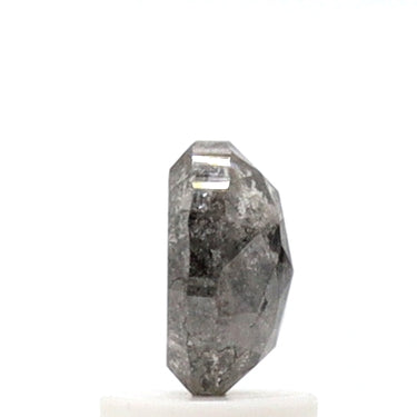 Diamante de sal y pimienta de talla ovalada de 1,17 quilates