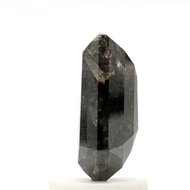 Diamante de sal y pimienta con forma de ataúd de 1,66 quilates