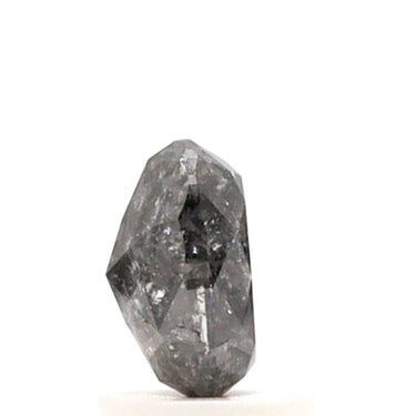 Diamante de sal y pimienta de talla ovalada de 1,42 quilates