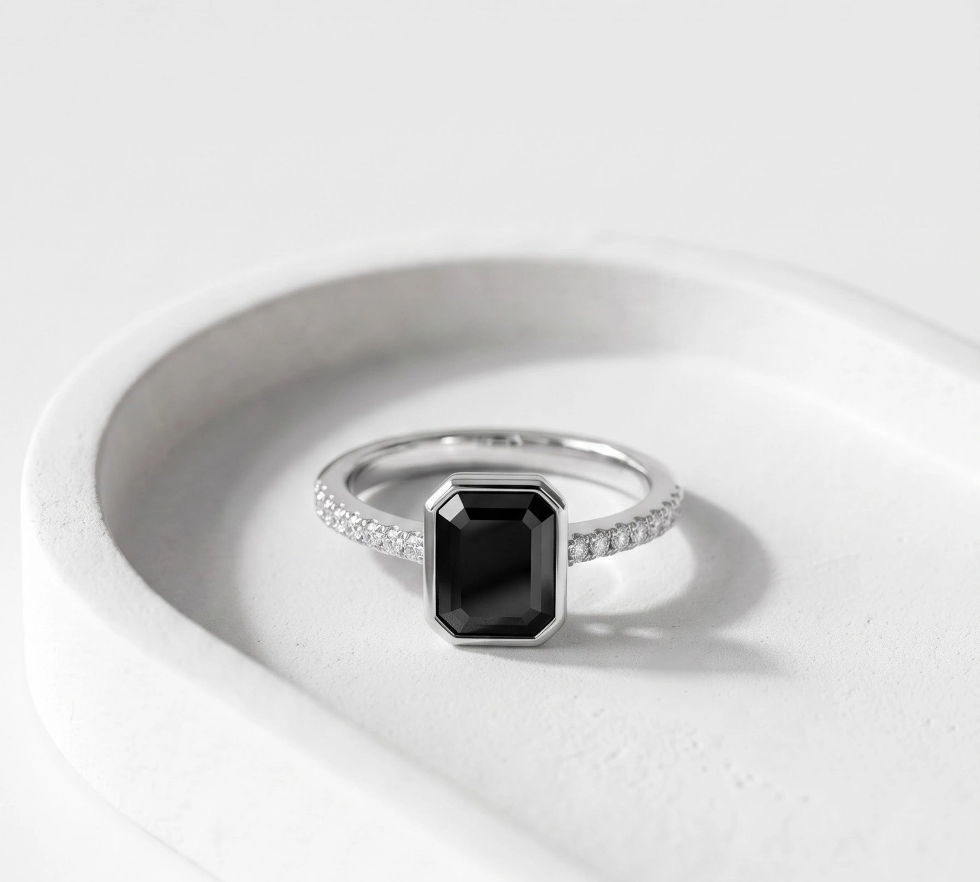 Solitaire_Black_Diamond_Rings_784e8a51-4302-47db-b520-13308fc79bd5.webp