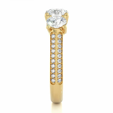 Anillo de compromiso de diamantes con engaste de punta de 2,25 quilates y detalles en oro amarillo 