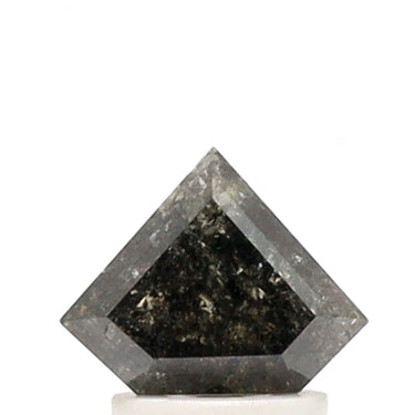 Diamante de sal y pimienta con talla de escudo de 1,57 quilates