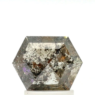 Diamante de sal y pimienta con forma hexagonal de 1,3 quilates